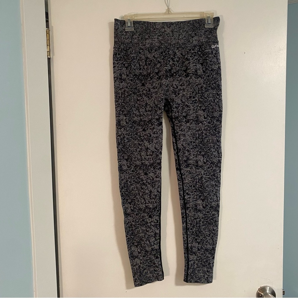 DFYNE Women's Impact Seamless Scrunch Leggings Gray Women’s Size S Gym Athletic